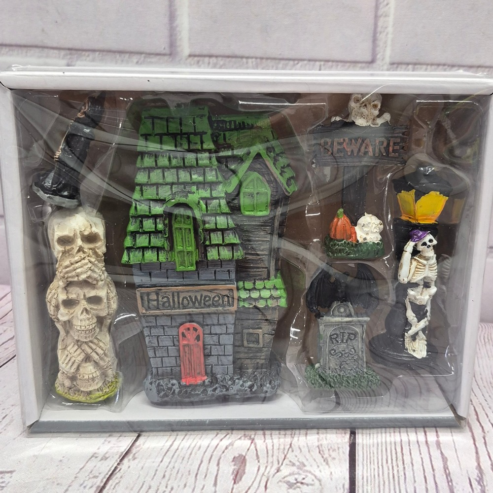 Seasonal Collection 6 Piece Halloween Fairy Garden Set Haunted House Skulls NEW